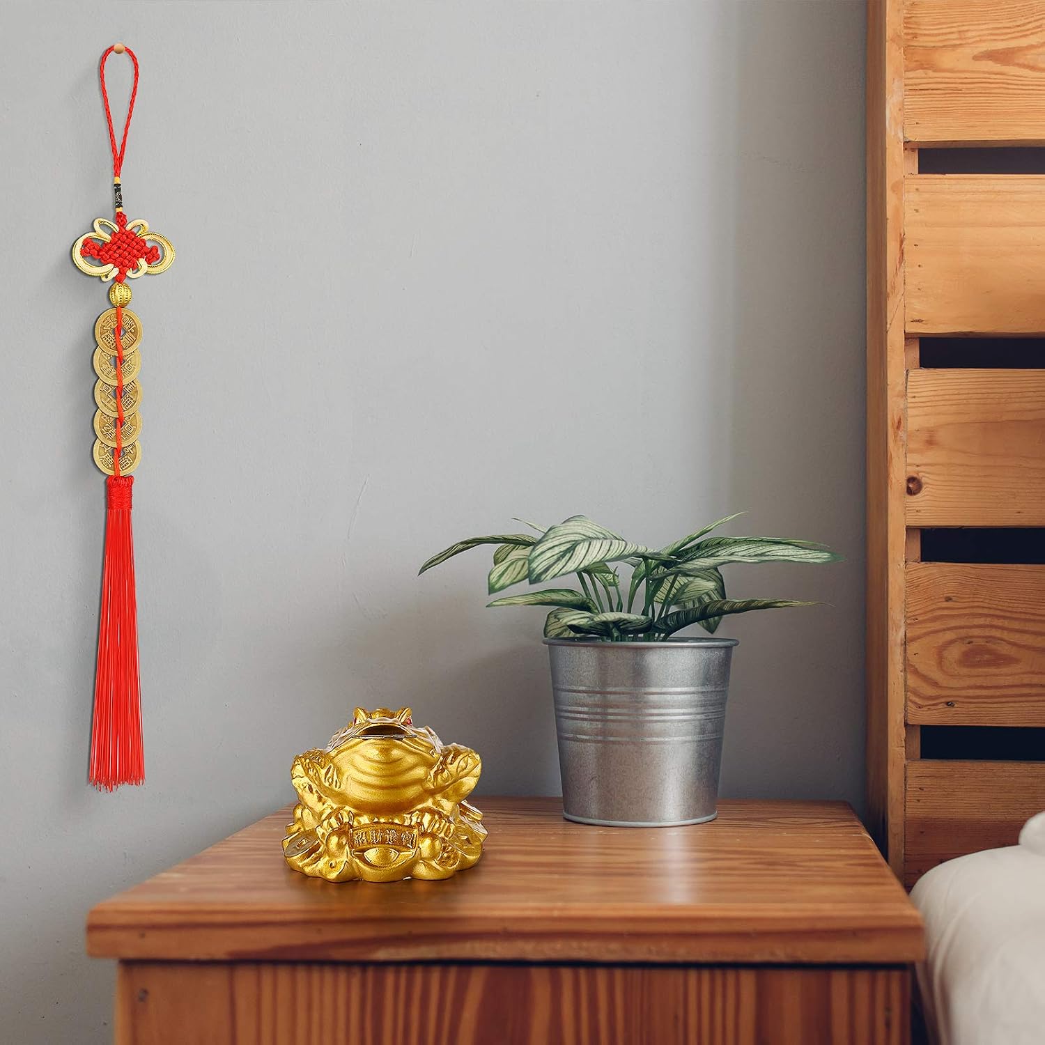 Chuangdi Feng Shui Money Frog with Chinese Coins, Money Toad Decorations, Lucky Knots Red Blessing Bag Gold Three Legged Toad Decoration for Attracting Wealth Success Chinese New Year Gifts