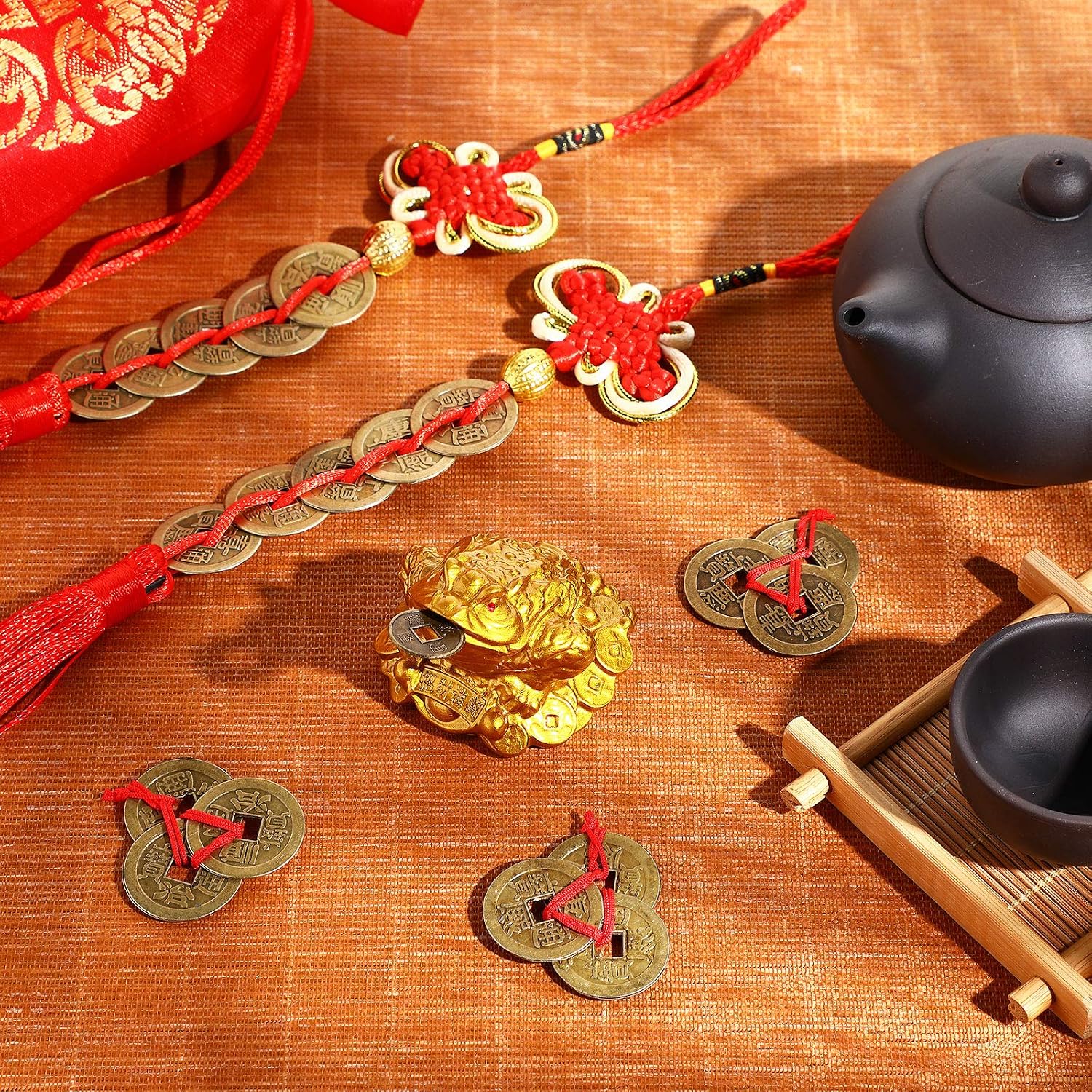 Chuangdi Feng Shui Money Frog with Chinese Coins, Money Toad Decorations, Lucky Knots Red Blessing Bag Gold Three Legged Toad Decoration for Attracting Wealth Success Chinese New Year Gifts